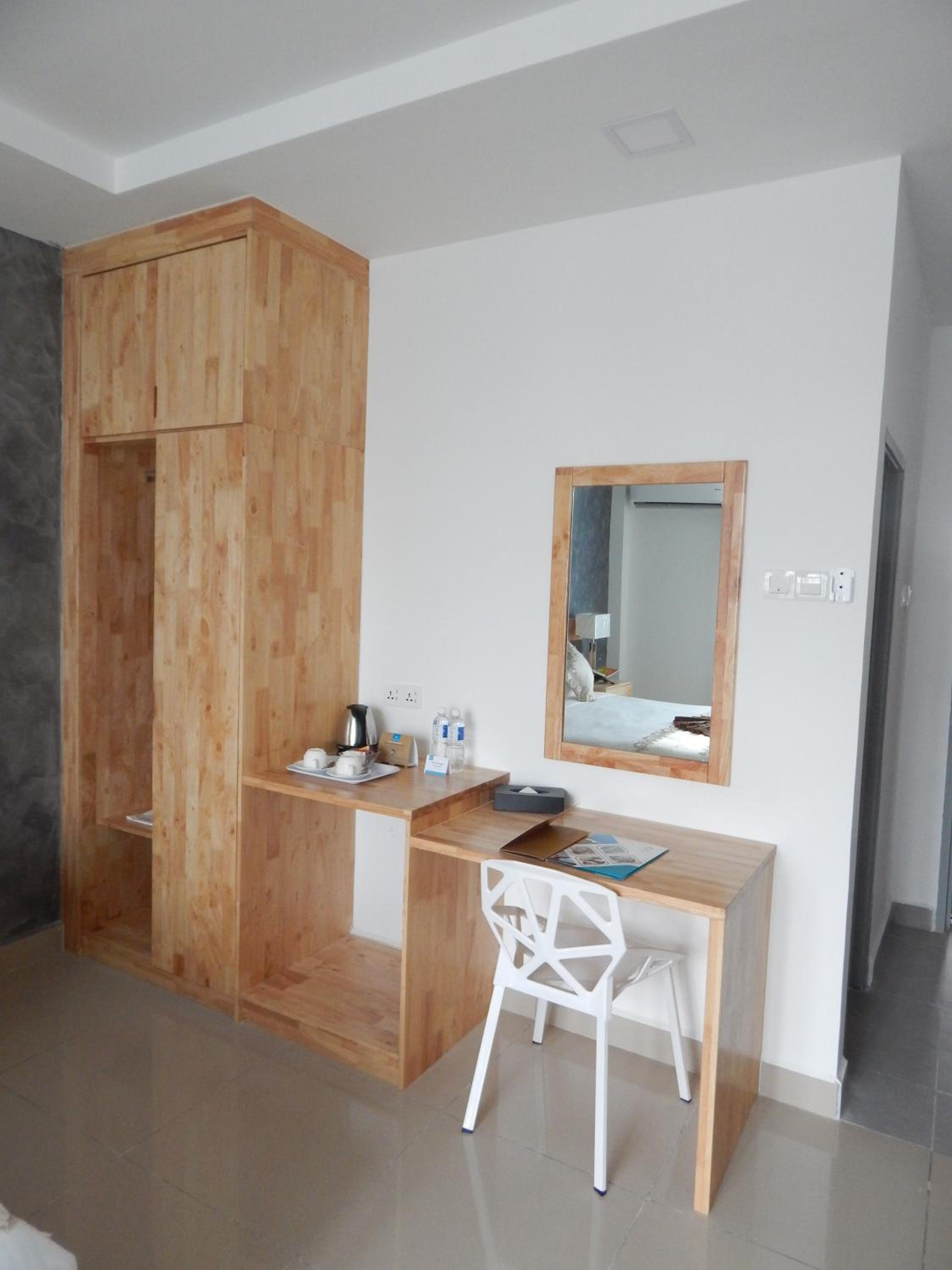 Deluxe King Room - Photo 17