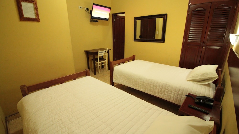 Standard Twin Room, 2 Twin Beds, Private Bathroom photo 2
