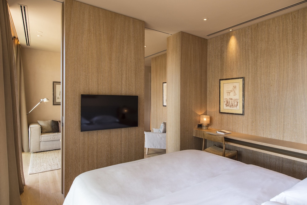 Deluxe Suite photo 2