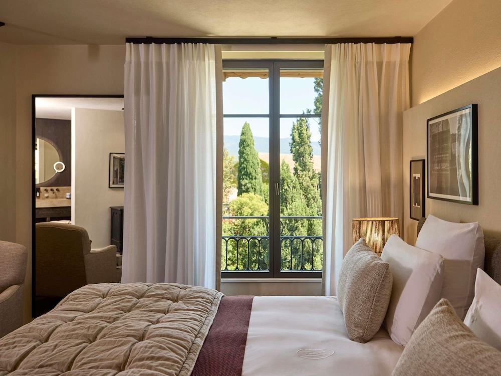 Deluxe Room, 1 King Bed with Sofa bed