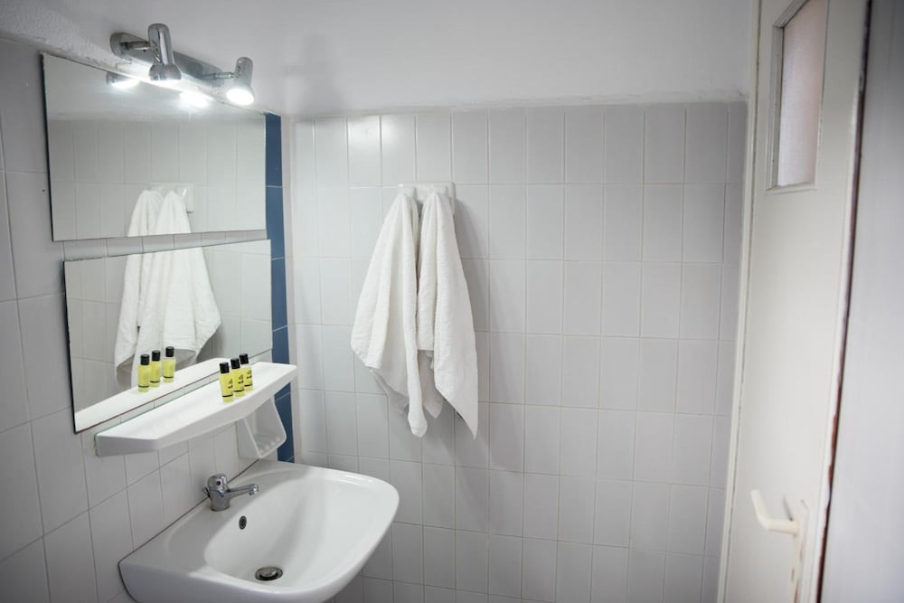 Standard Triple Room - Photo 2