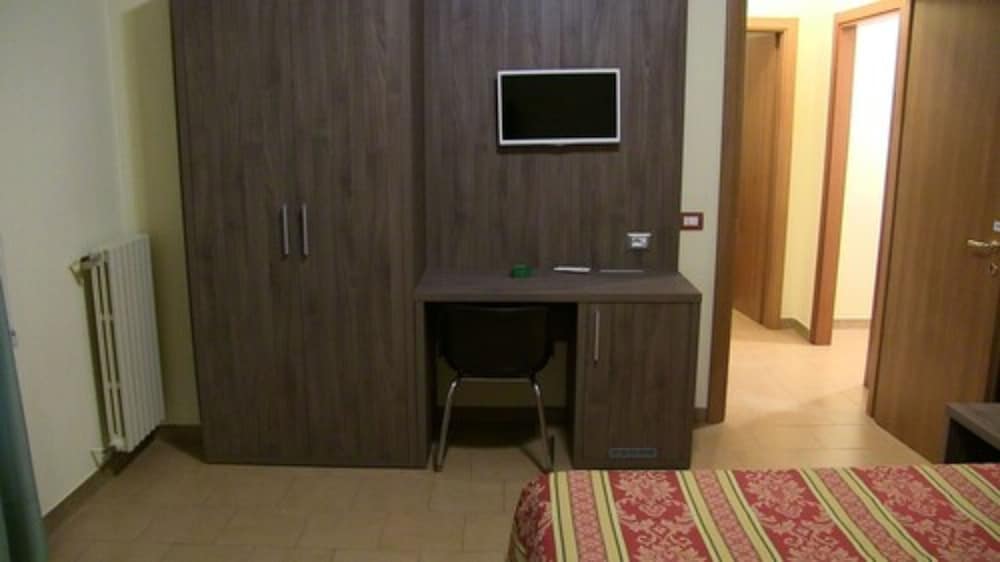 Family Room, Connecting Rooms