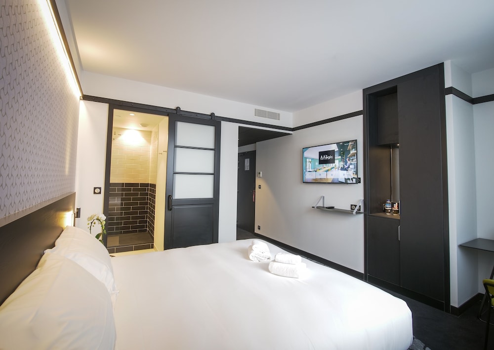 Superior Double Room, 1 King Bed, Non Smoking - Photo 1