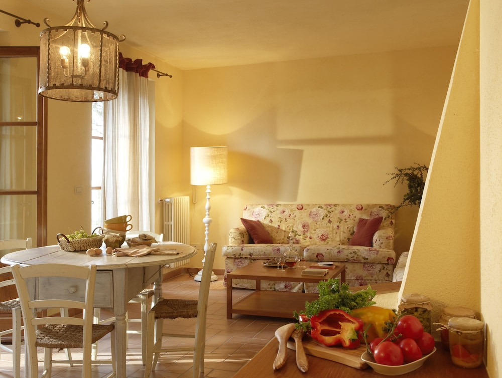 Apartment, 2 Bedrooms, Patio (5 Adults) photo 1
