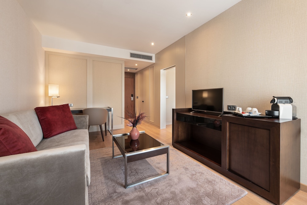 Junior Suite (Triple) - Photo 5