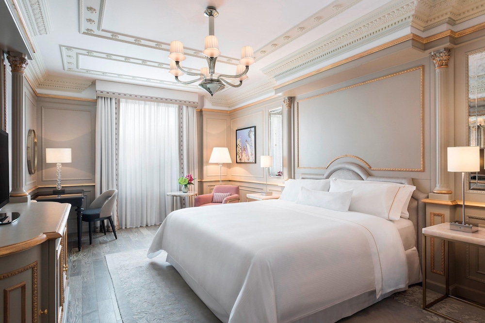 Grand Room, 1 King Bed