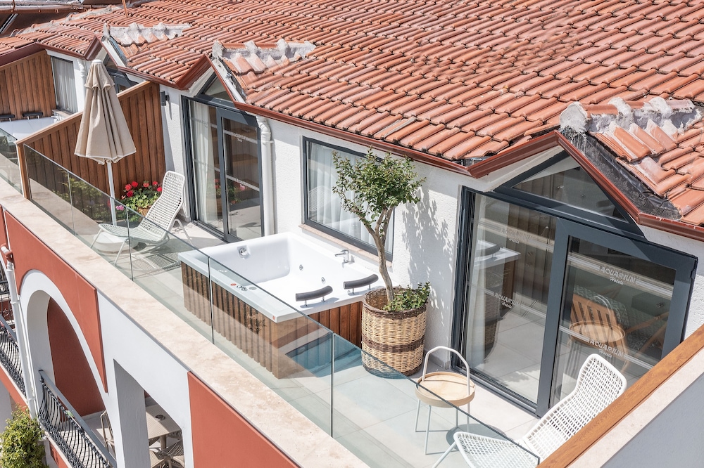 Superior Loft, 2 Bedrooms, Jetted Tub, Annex Building photo 2