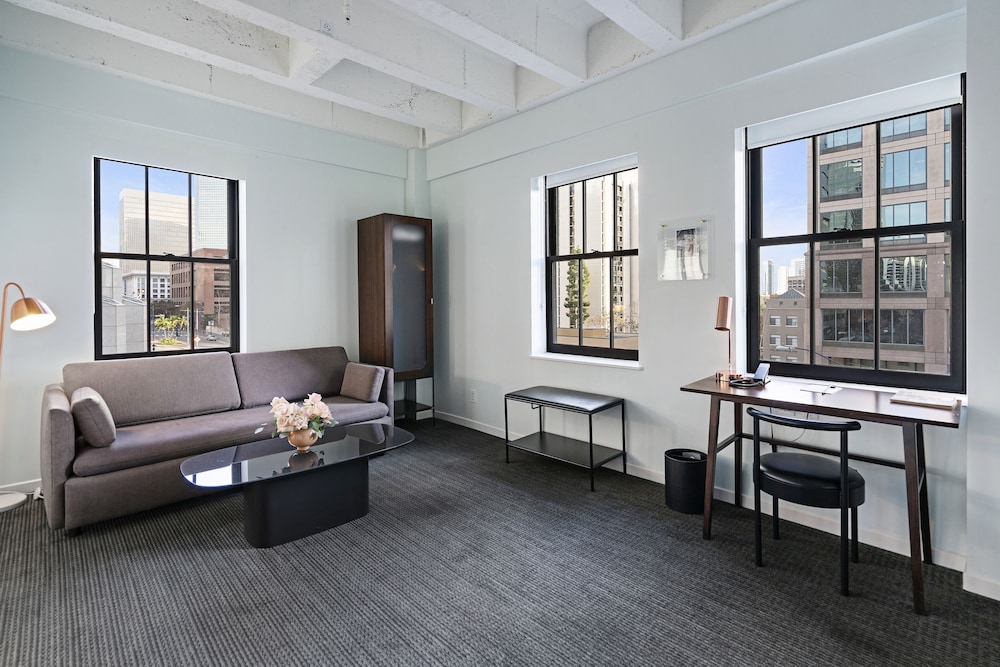 Guild Loft Suite, Larger Guest Room, 1 King, Sofa Bed - Photo 4