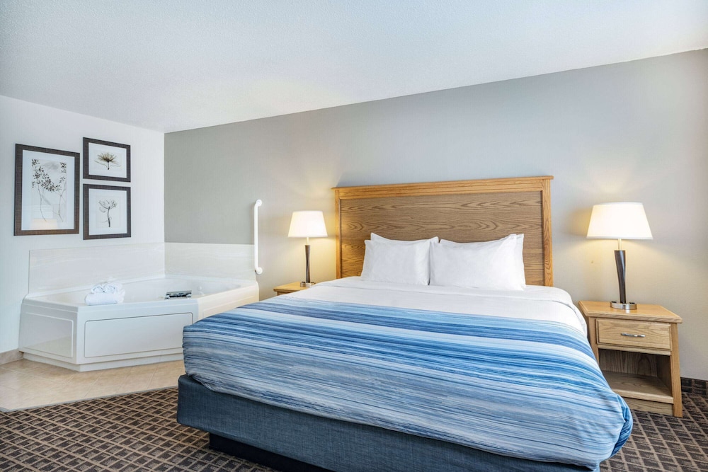 Superior Suite, 1 King Bed, Non Smoking - Photo 2