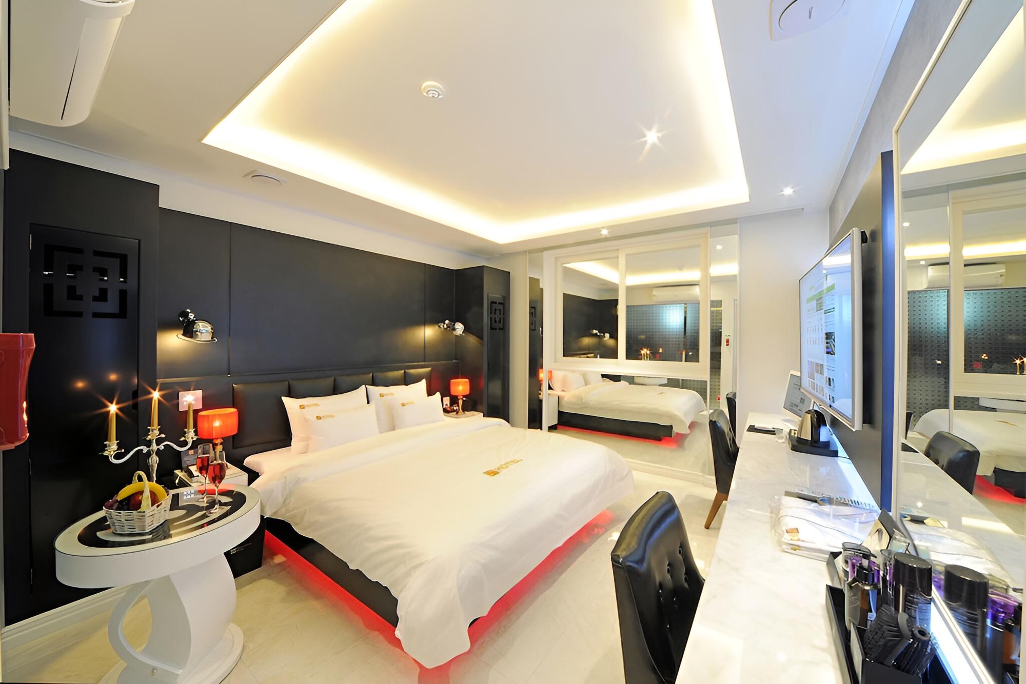 Room (Standard Room) - Photo 2