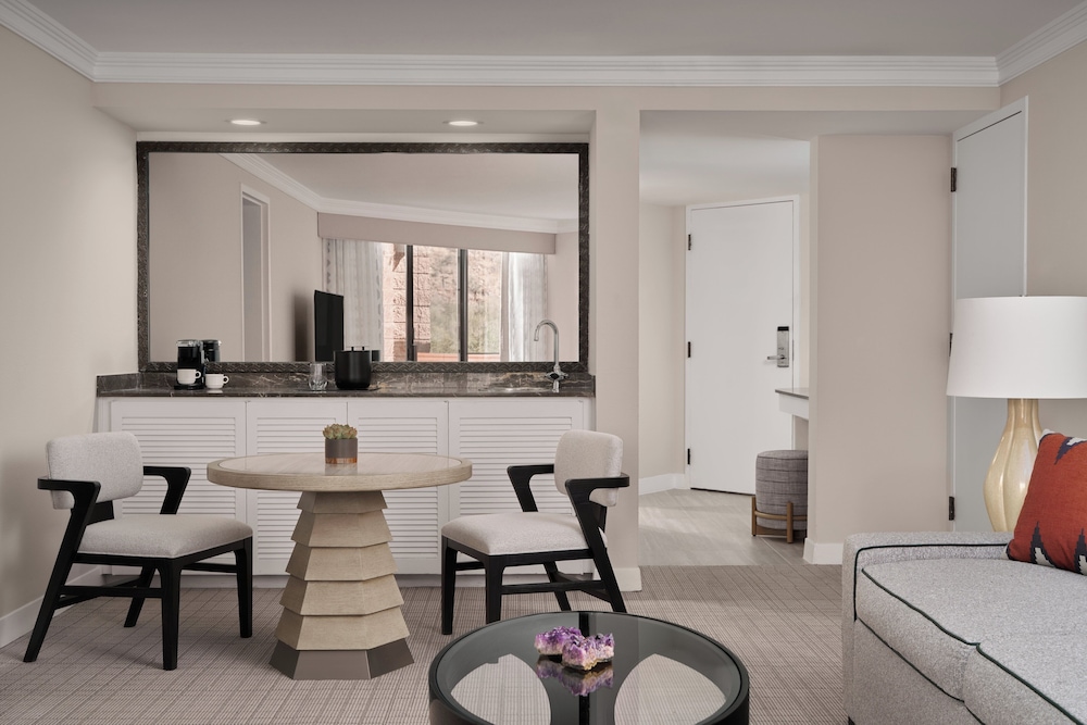 Suite, 1 King Bed, Hearing Accessible (Saguaro) - Photo 3