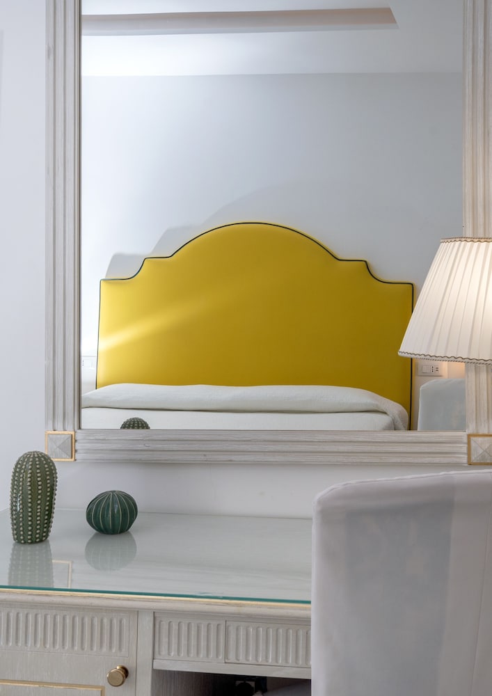 Classic Room, Balcony, Partial Sea View - Photo 8