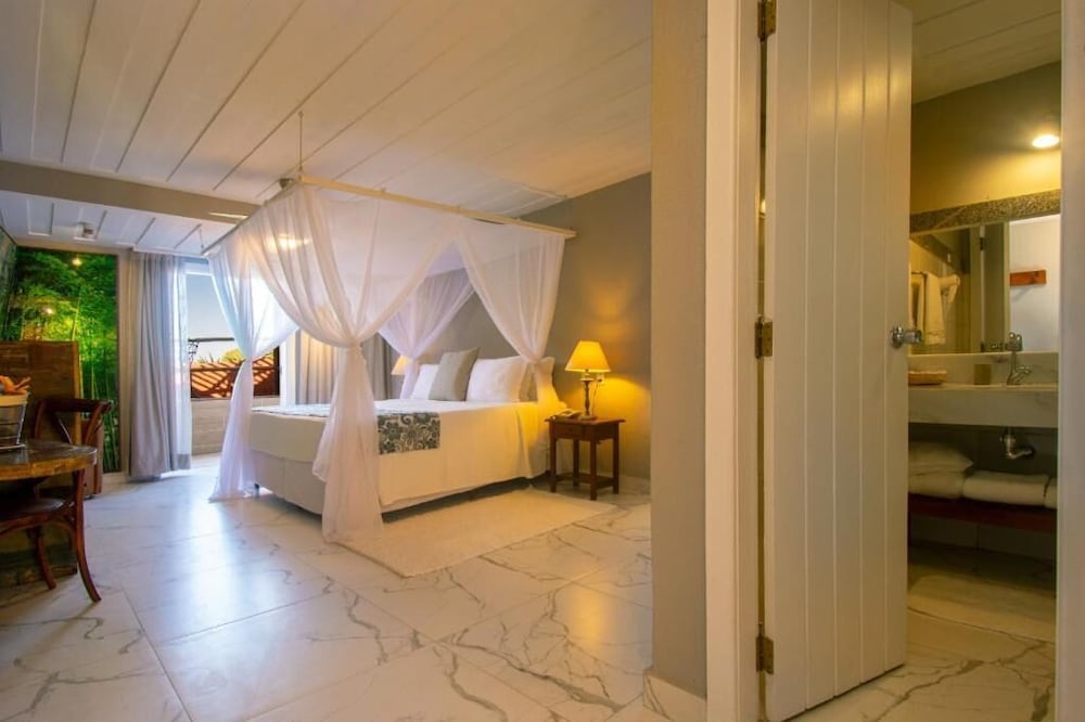 Suite, Bathtub, Partial Ocean View photo 3