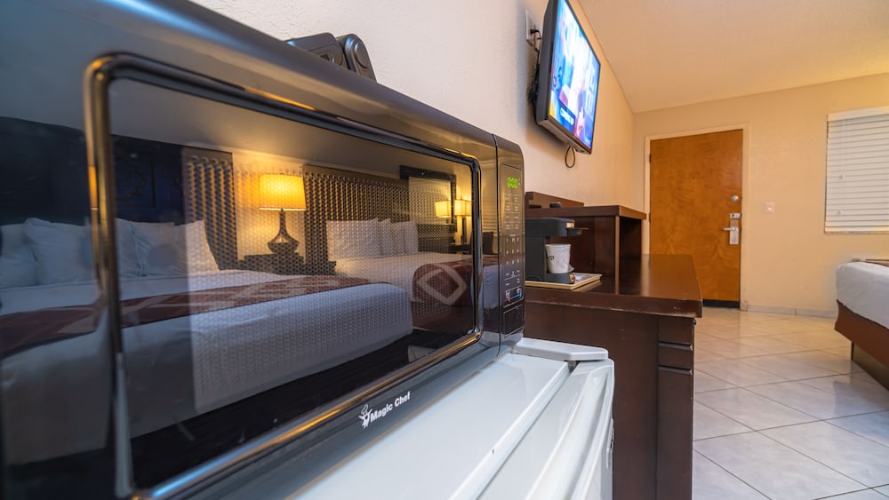 Deluxe Room, 2 Queen Beds - Photo 6
