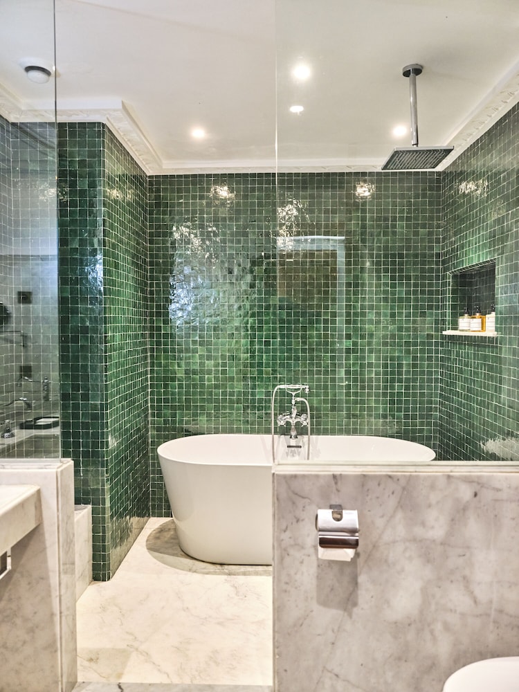 Executive Room - Photo 12