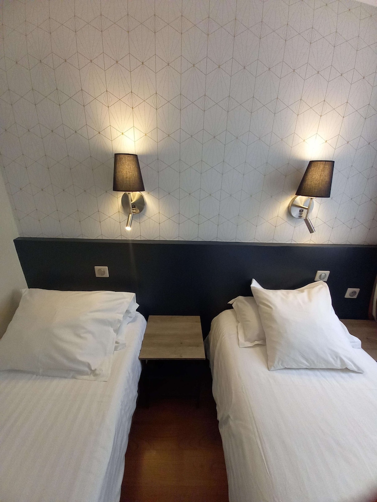 Standard Room, 2 Twin Beds - Photo 4