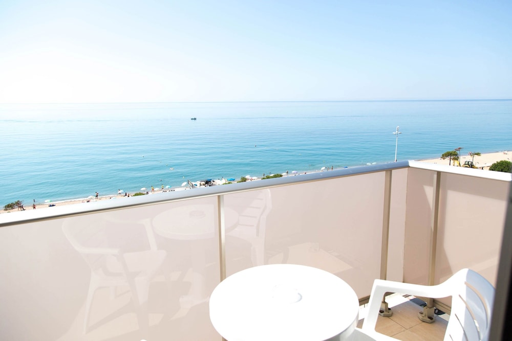 Twin Room, Sea View (2 adults) - Photo 6