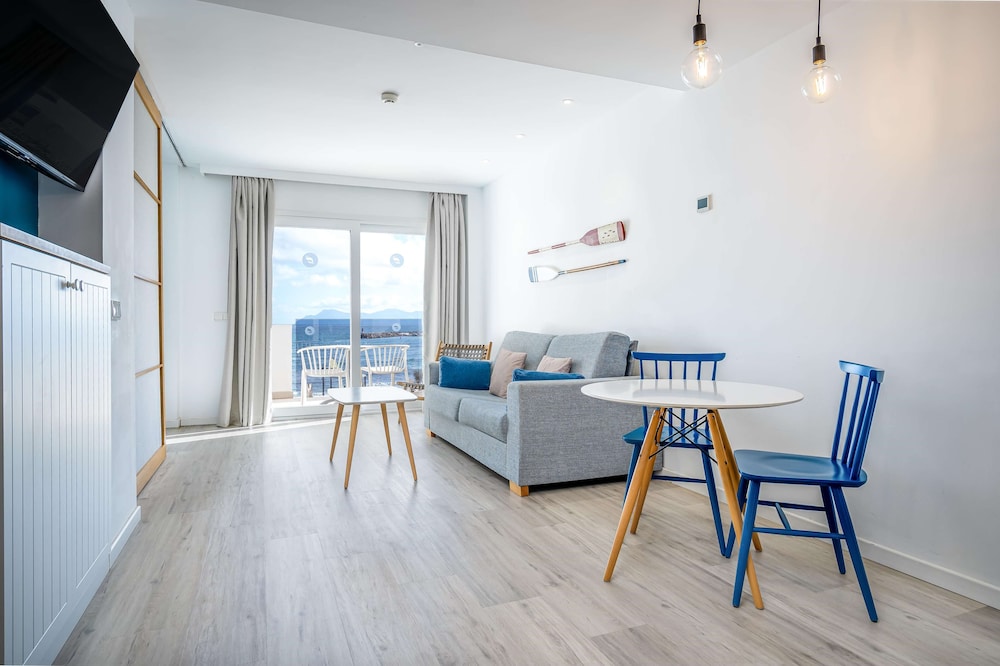 Apartment, 1 Bedroom, Terrace, Sea View (2 adults and 2 children)