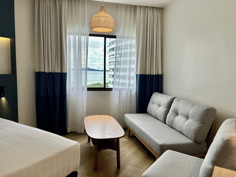 Deluxe New Blue Wave, Newly Renovated - Photo 11