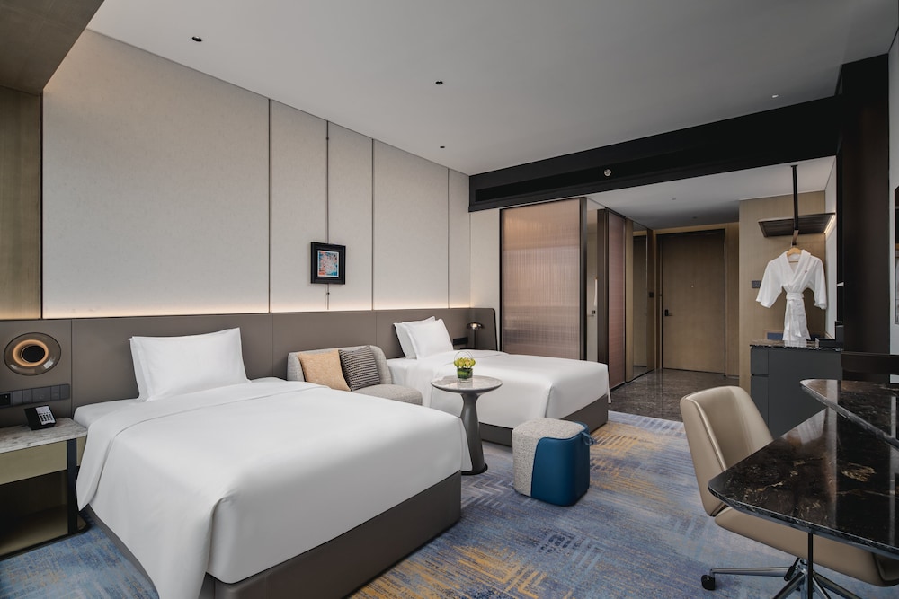 Standard Room, 2 Double Beds, Club Lounge Access photo 3
