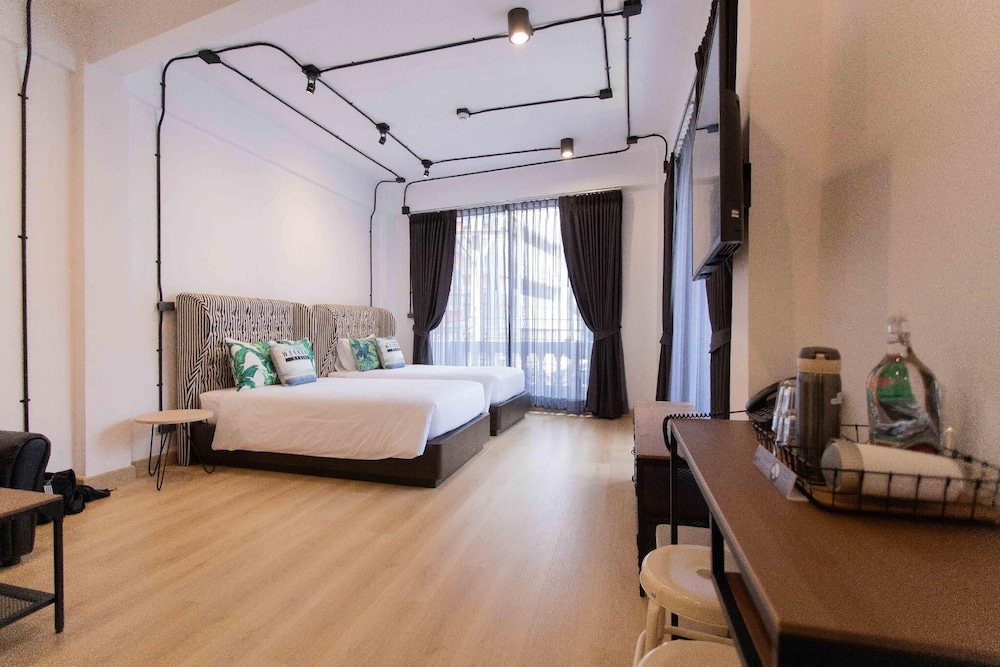 Studio Twin room (Stair Access only)
