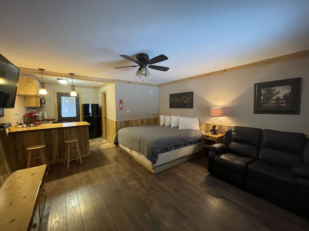 King Bed,  Full Kitchen,  Walk-in Shower photo 1