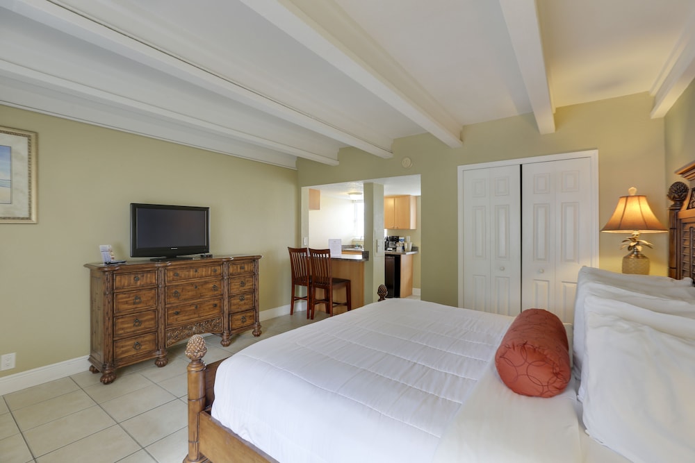 Deluxe Room, 1 King Bed, Kitchenette photo 2