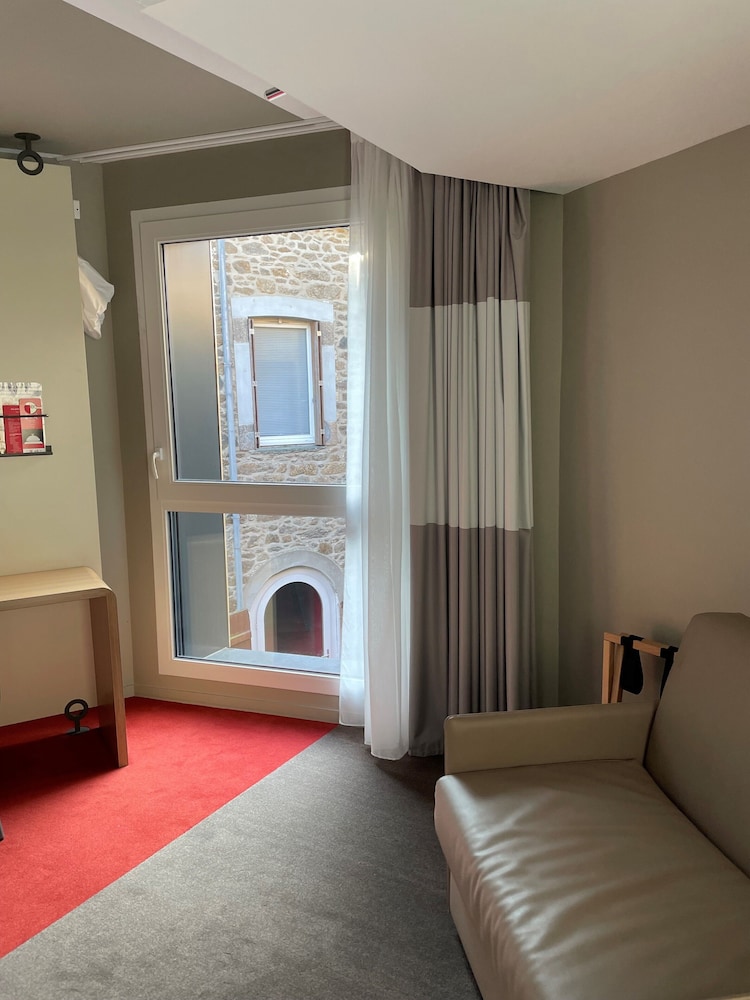 Standard Room, Multiple Beds - Photo 5