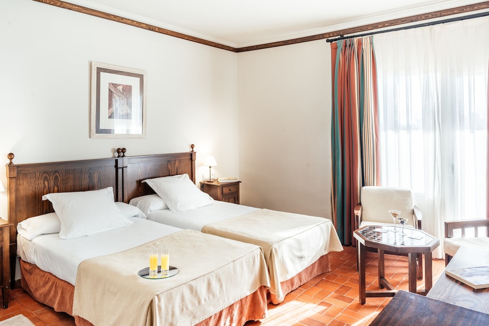 Standard Twin Room - Photo 7