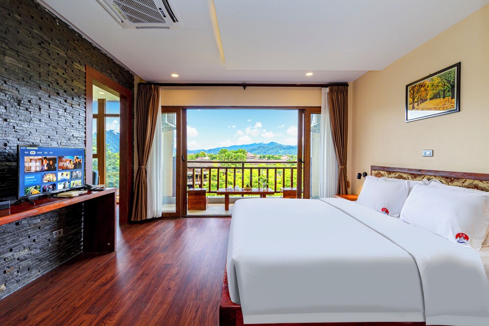 Executive Suite - Photo 1