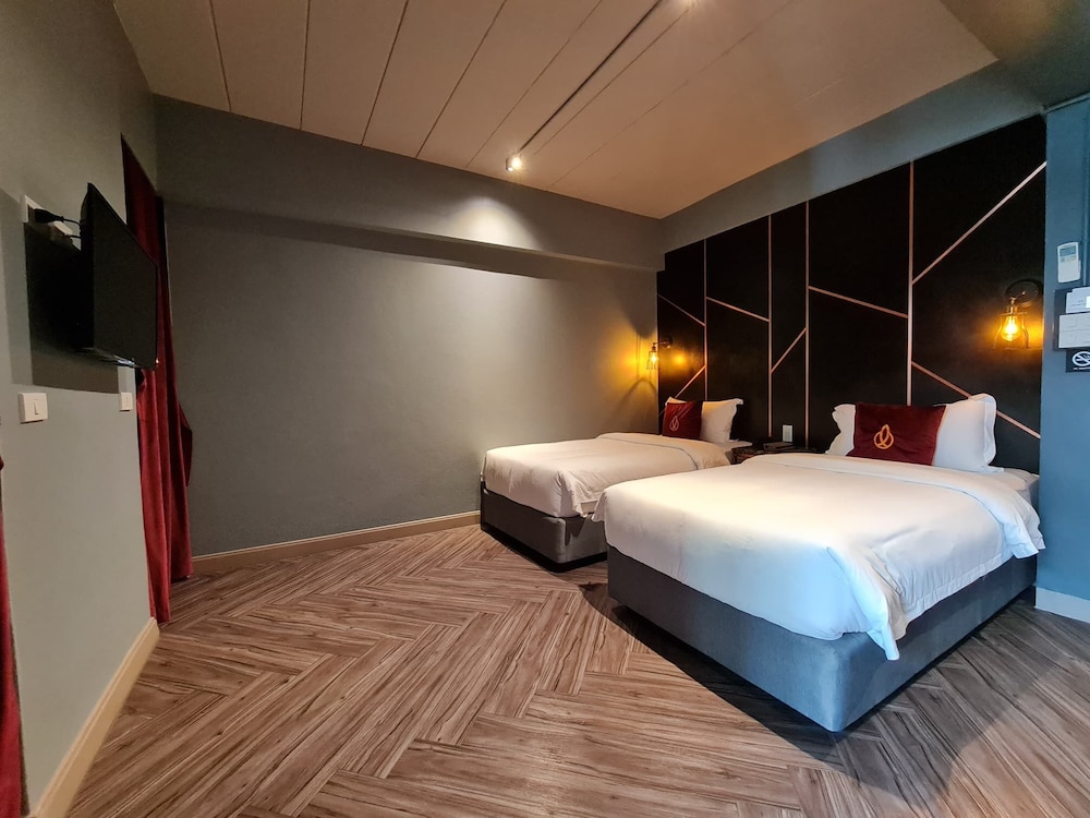 Crown Tail (Superior - Twin Bed) photo 1