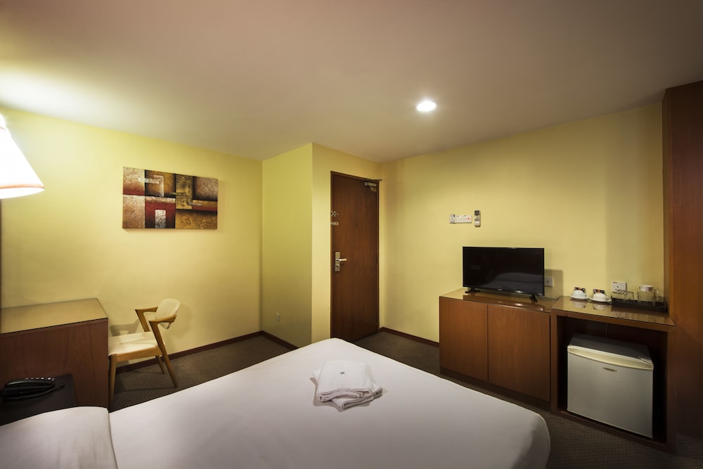 Deluxe Double Room, 1 Queen Bed, City View photo 2