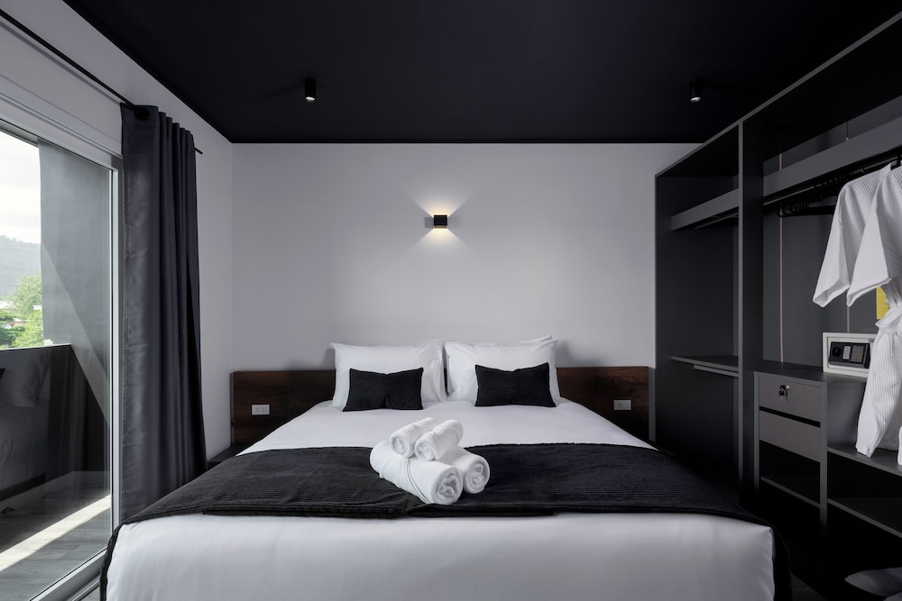 Deluxe Double Room, Balcony, Mountain View - Photo 3