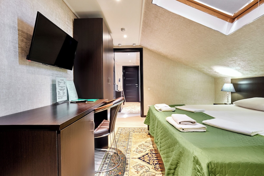 Family Penthouse, 1 King Bed with Sofa bed, Non Smoking, No Windows