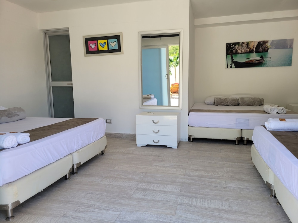 Family Room, Multiple Beds