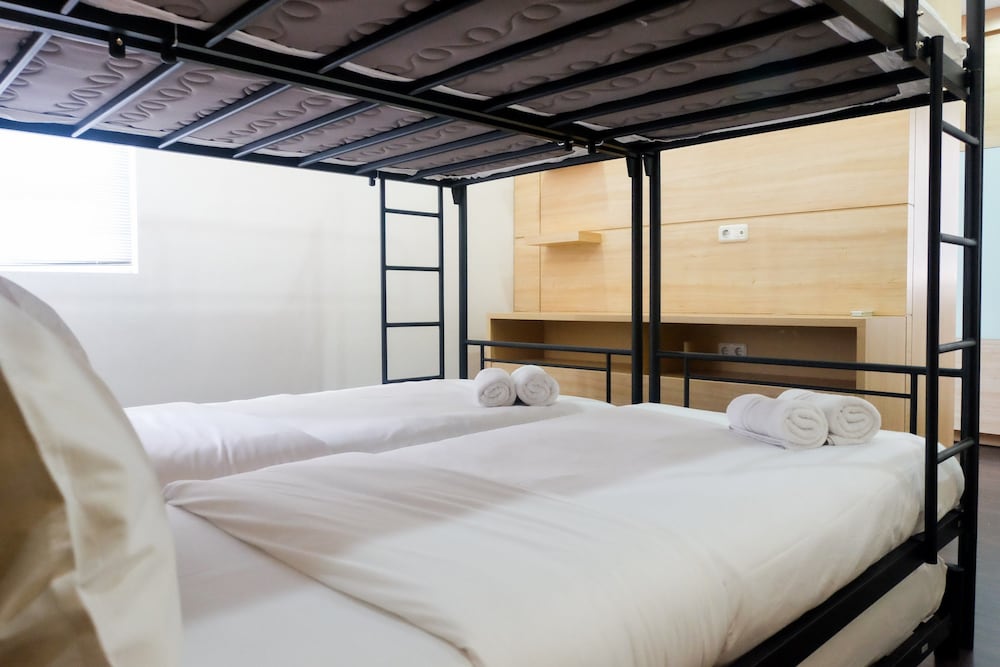Room - Photo 6
