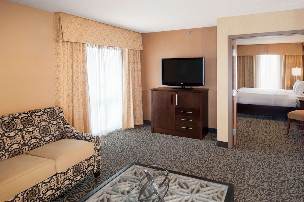 Suite, 2 Bedrooms, Non Smoking, Balcony photo 2