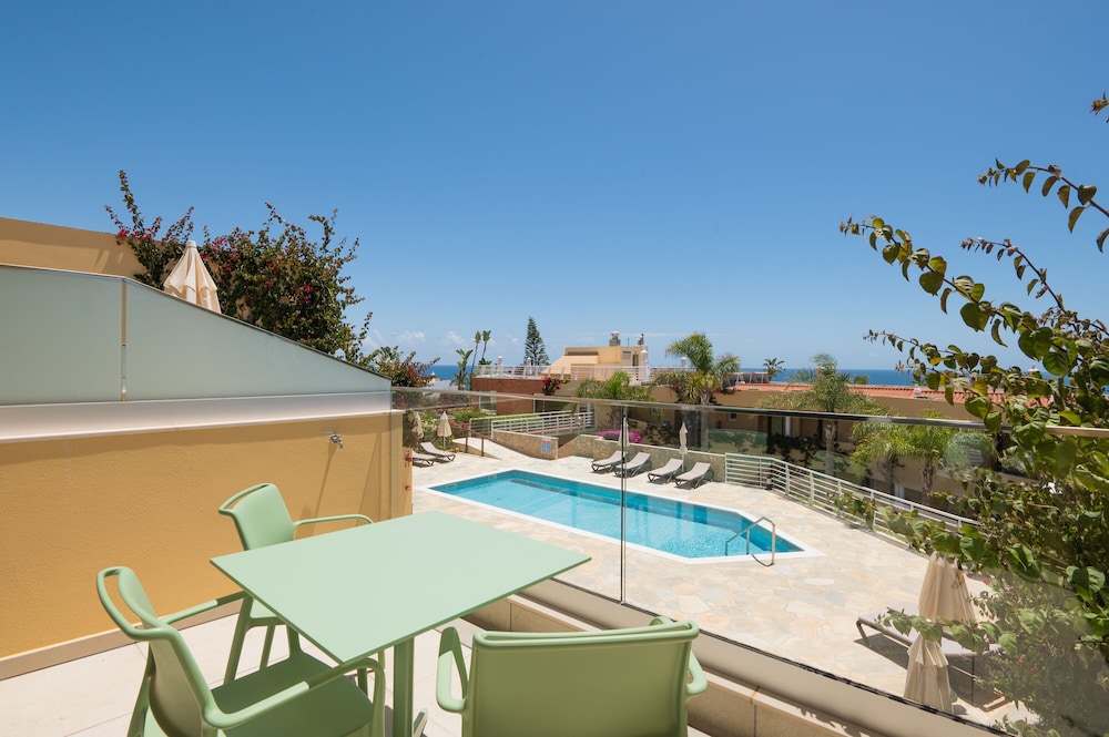 Family Apartment, Balcony, Sea View - Photo 9