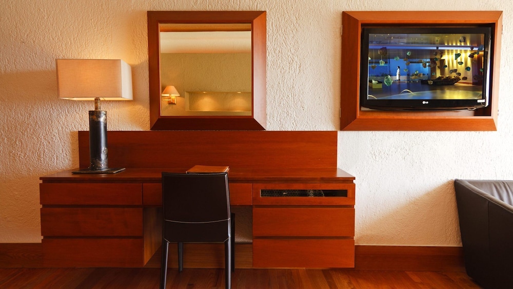 Room, Sea View