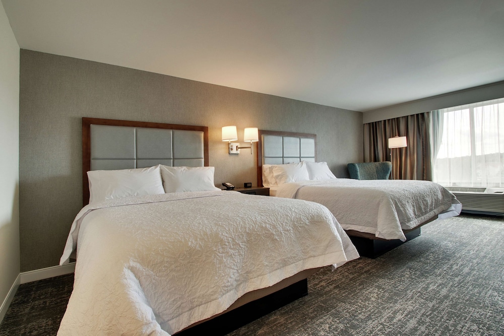Room, 2 Queen Beds, Non Smoking (Drinks & Snacks) - Photo 1