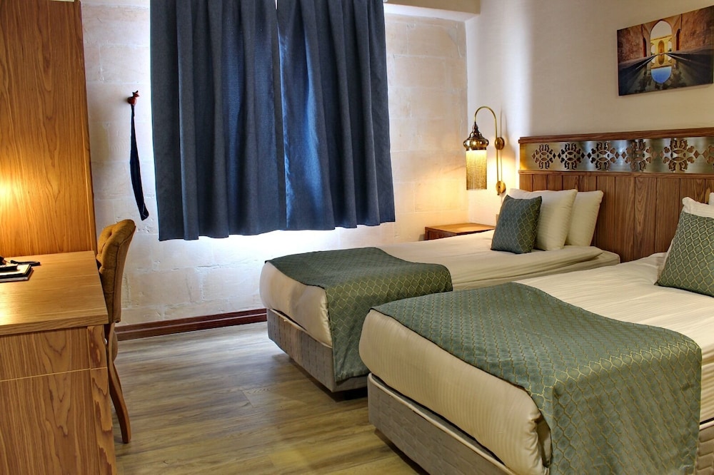 Standard Twin Room photo 2