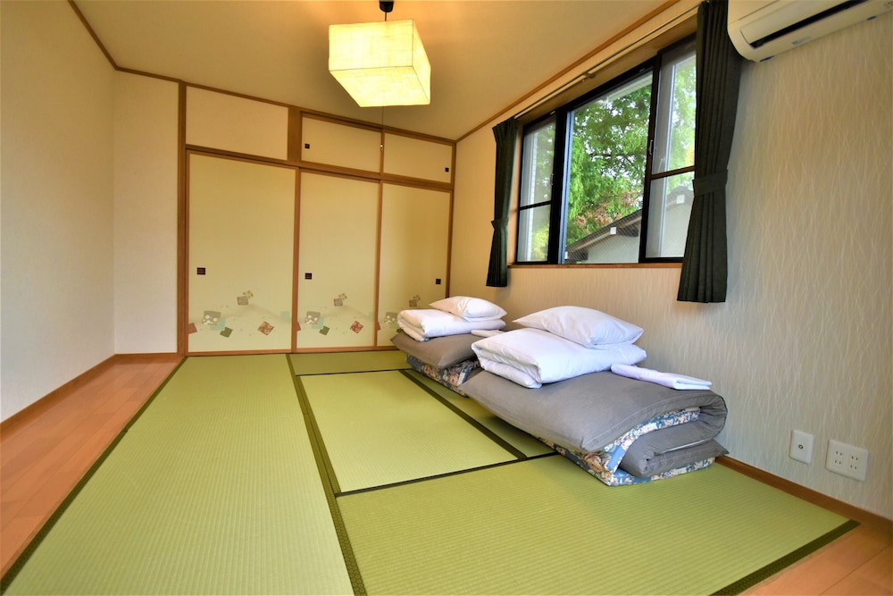 Japanese-style triple room (futon room)