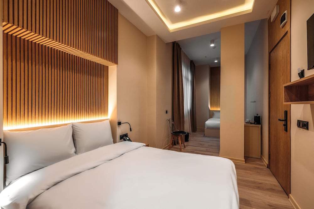 Economy Triple Room photo 1