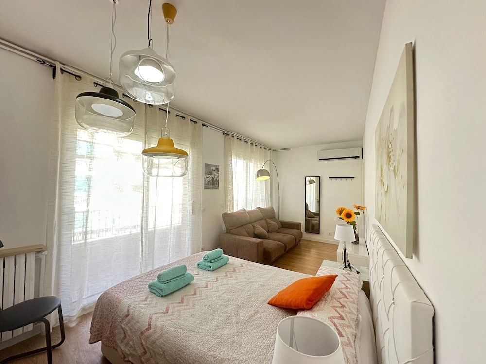 Double Room, Shared Bathroom, City View photo 3