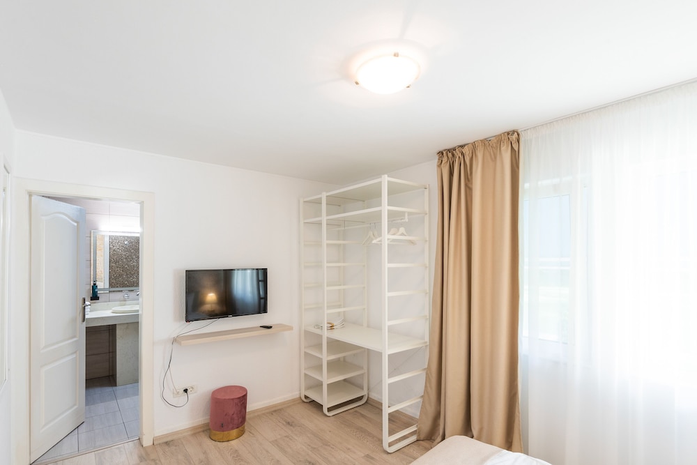 Apartment, Balcony, Annex Building photo 2