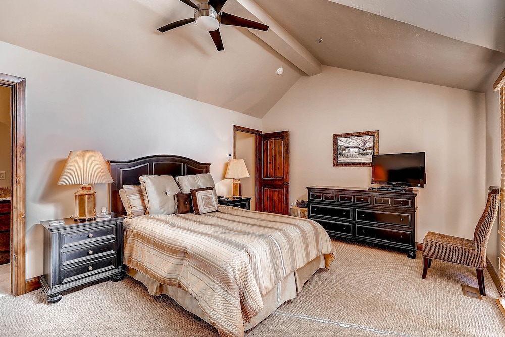 Condo, 2 Bedrooms