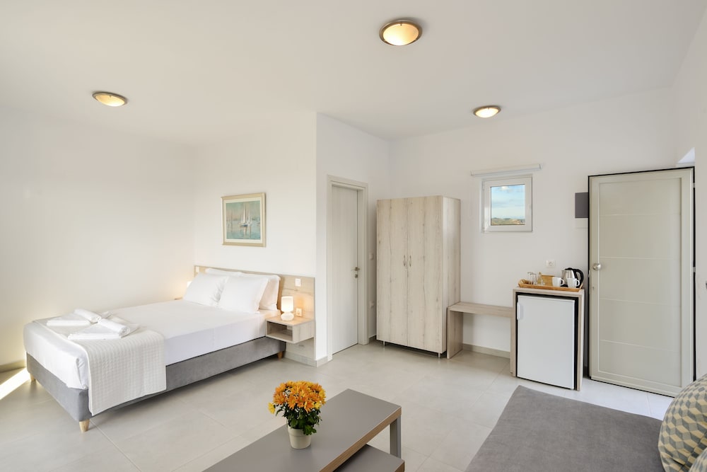 Standard Triple Room, Sea View (for 3) photo 2