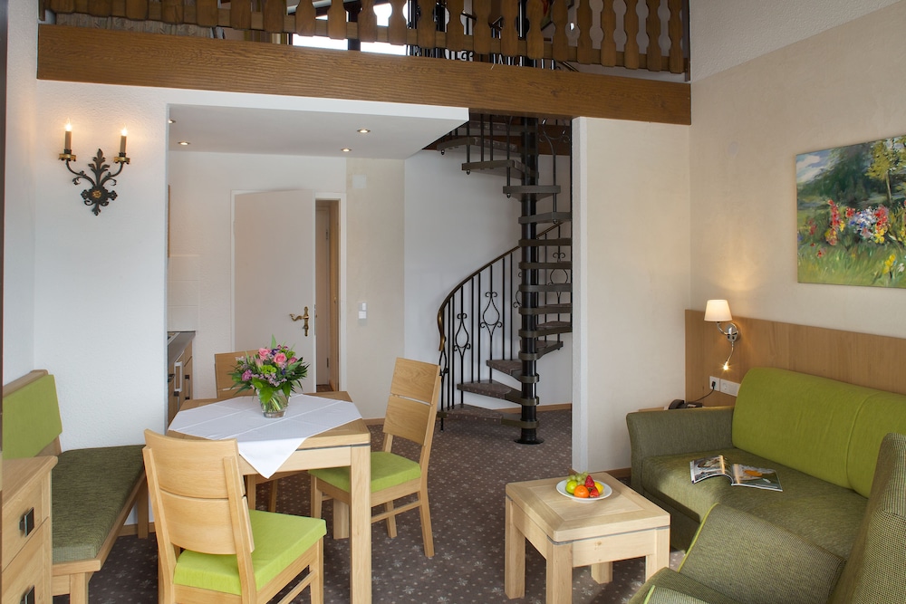 Superior Suite, 1 Queen Bed with Sofa bed photo 3