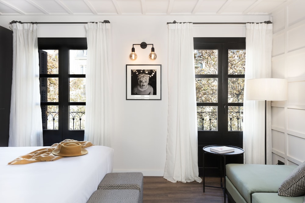 Superior Double Room, 1 Queen Bed, City View photo 2