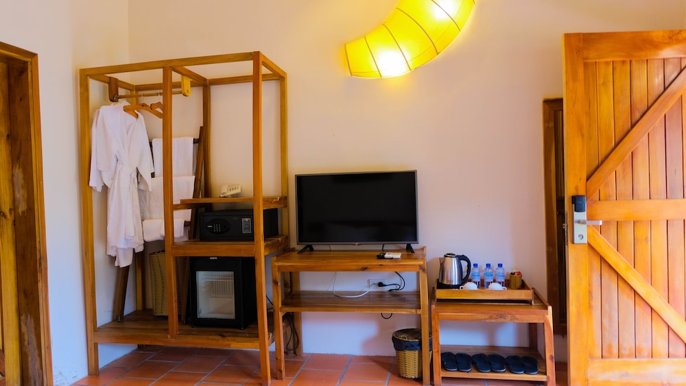 Junior Bungalow, 1 Bedroom, Pool Access photo 3
